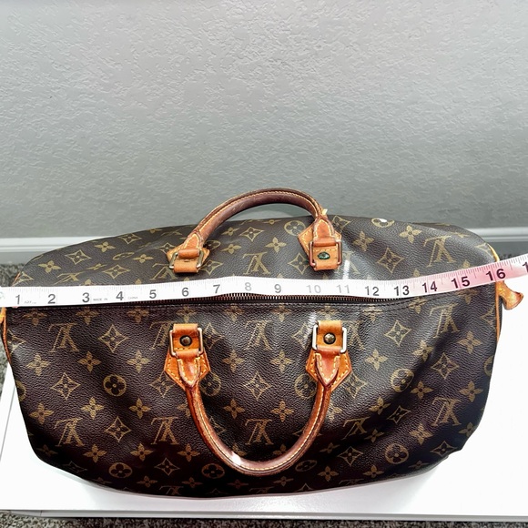 Louis Vuitton Speedy 40 Handbag - Picture 6 of 11